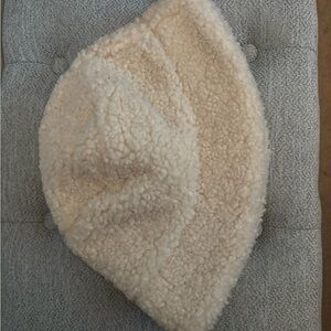 H&M Sherpa Bucket Hat in Cream